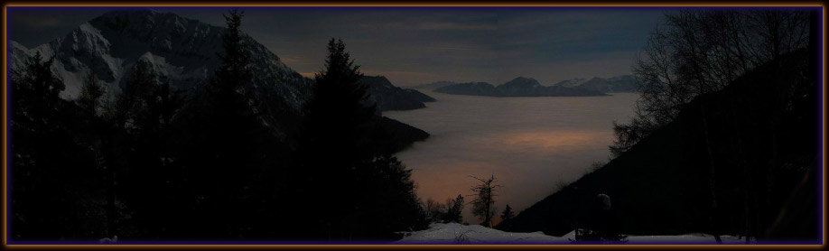 Lago di nebbia notturno in Valle Brembana