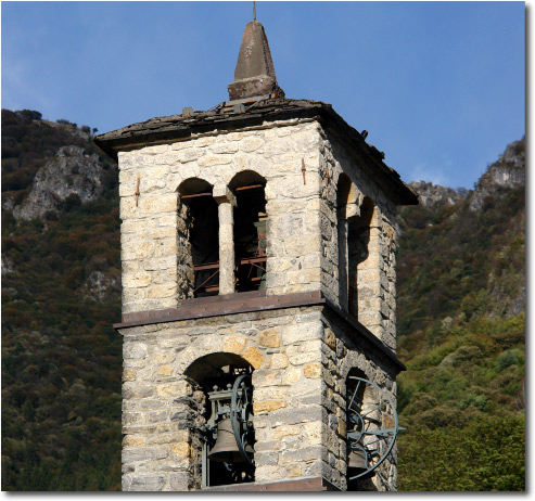 Il campanile a bifore del '400