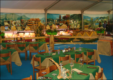 Formai de Mut e formaggio Branzi in mostra