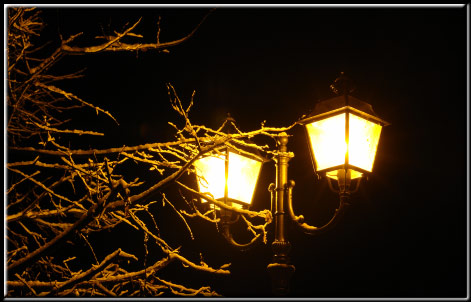 La notte di Carona e del suo lago alpino