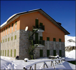 Rifugio Fratelli Calvi 2000 m