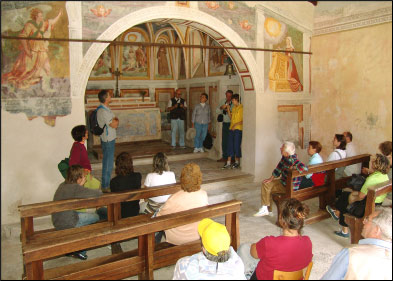 L'interno dell'antica chiesina