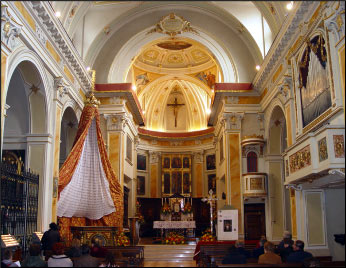 Interno della Chiesa Arcipresbiterale Plebana di Dossena