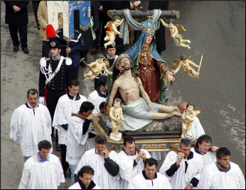 La statua lignea raffigurante la Vergine Addolorata