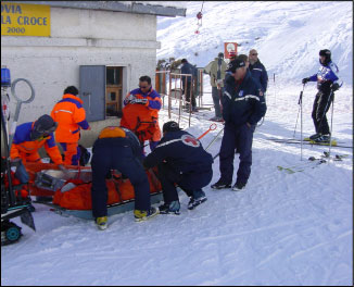Volontari del Soccorso Foppolo-Carona su infortunato