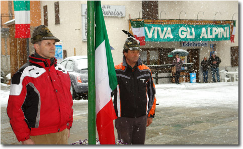 L'alzabandiera Campionati Italiani Alpini di Sci Alpinismo - Foppolo