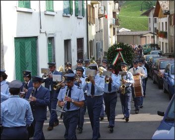 Sfilata con la Banda Musicale di Santa Brigida