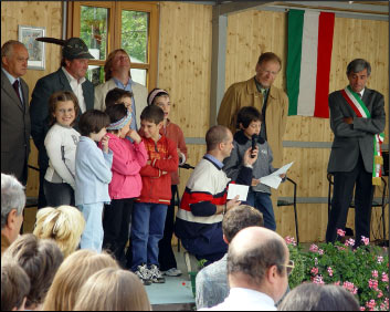 I Bambini delle elementari di Ornica ringraziano