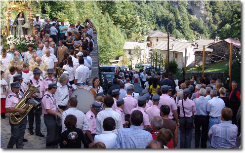 Sagra Madonna del Frassino la processione Ornica