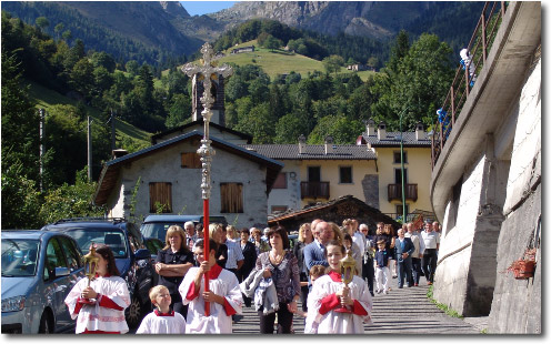 Sagra Madonna del Frassino la processione Ornica