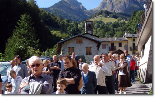 Sagra Madonna del Frassino la processione Ornica