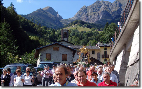 Sagra Madonna del Frassino la processione Ornica