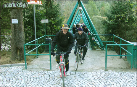 Scatti ripetuti alla passerella dell'agriturismo Ferdy