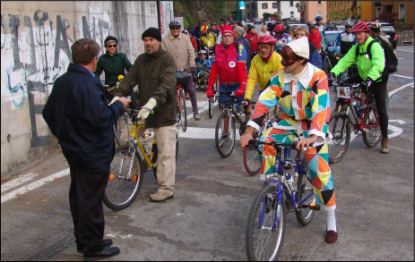 Presente l'Arlecchino tra i pedalatori