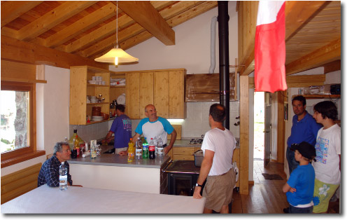 L'interno del rifugio Tre Pizzi Pietra Quadra