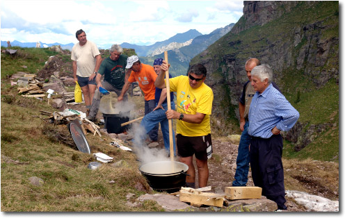 Il group volontari di Roncobello e Isola di Fondra