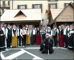 I Amis de Dosena con il Gruppo tradizionale di Serina