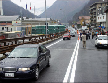 Le prime auto entrano sulla Variante