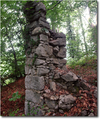 Rudere di Santella in localit Costa di Spadola (Vedeseta)