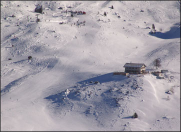 Piste di Piani di Bobbio con il Rifugio Lecco