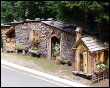 Capanna in ceppi di legno